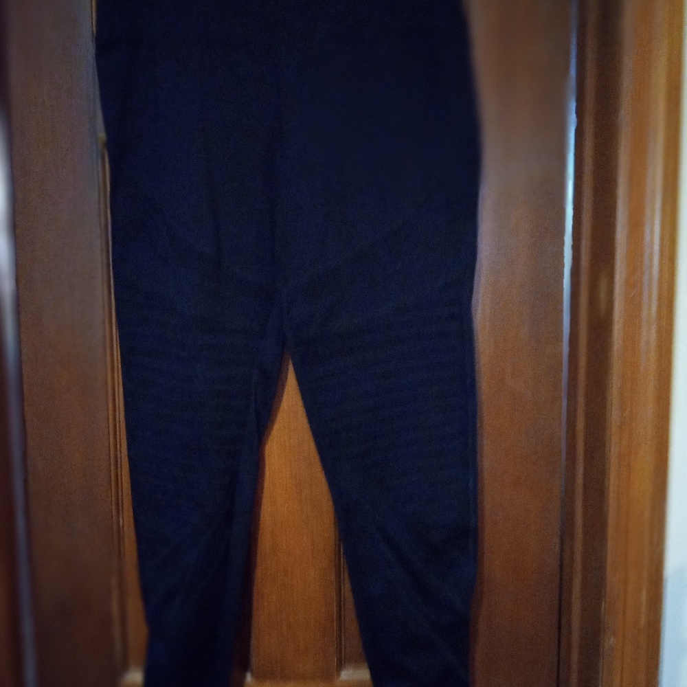 ARIE STRETCH LEGGINGS SIZE LARGE